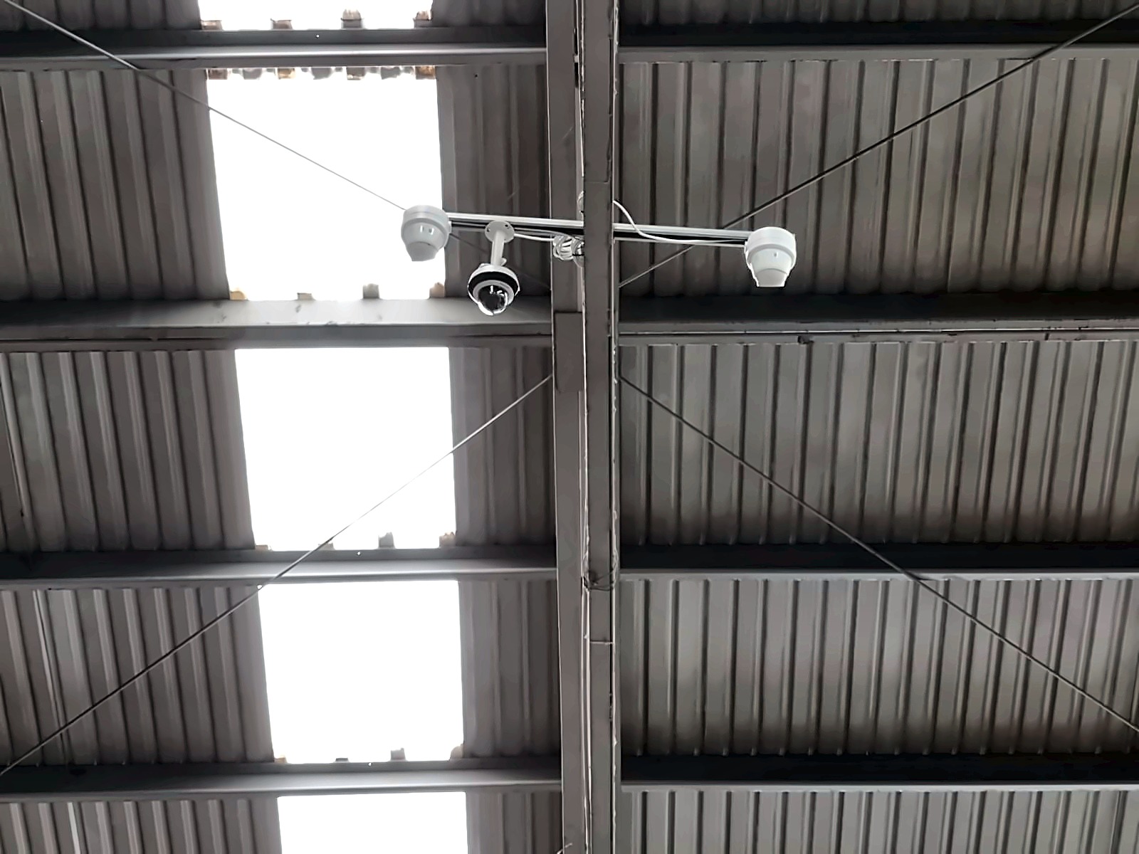 Cámaras en estructura de techo